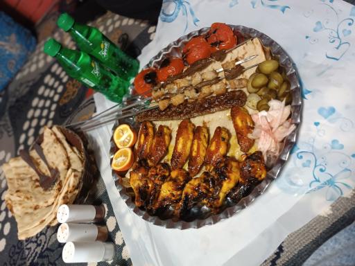 عکس چلوکبابی جوانان