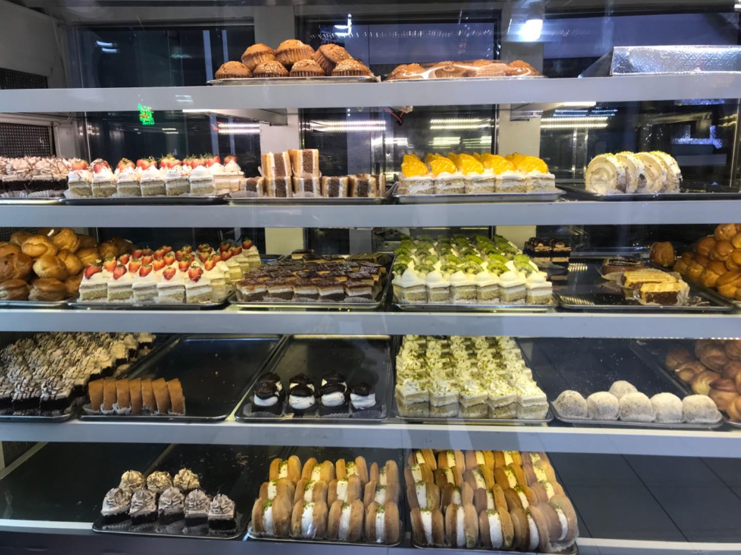 عکس قنادی فرنوش