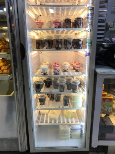 عکس قنادی فرنوش