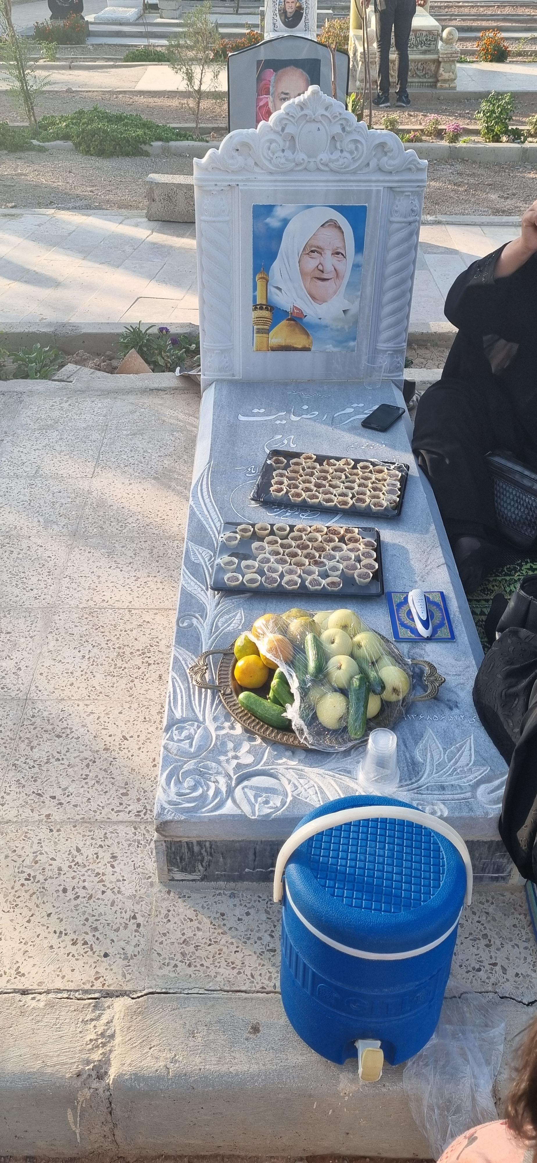 عکس مزار زنده یاد محترم رضایت