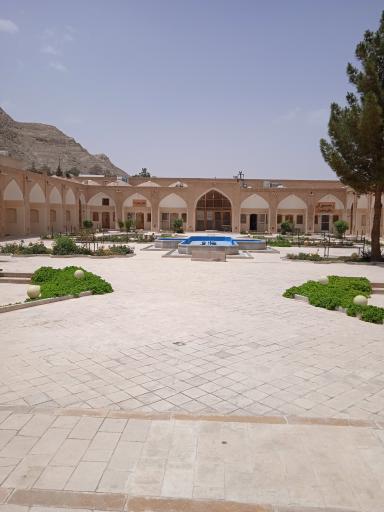 عکس هتل و رستوران منتظران