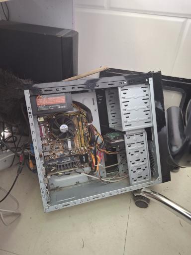 کافی نت و خدمات کامپیوتر براندو