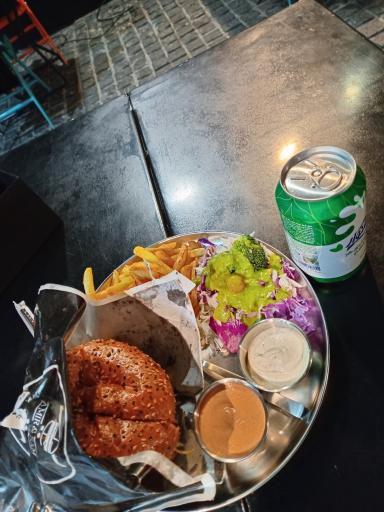 عکس برگر امیر و سام