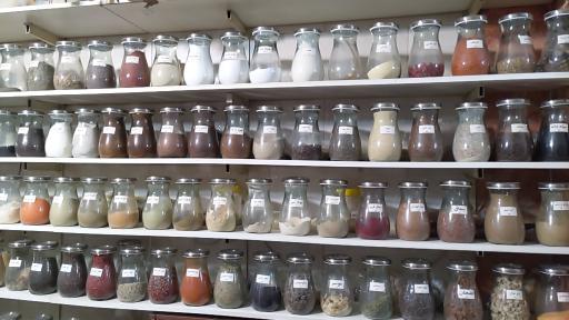 عکس عطاری برگ سبز