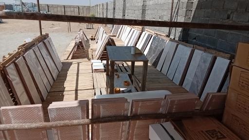 عکس انبار کاشی اسپیناس سرام