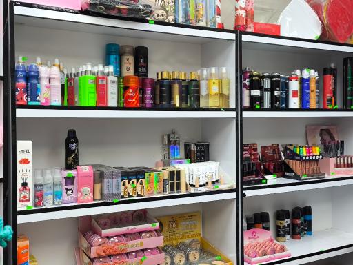 عکس گالری آرایشی و کادویی شاین