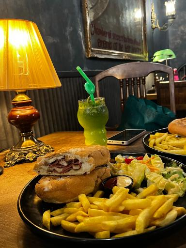 عکس کافه سکوی نه و سه چهارم