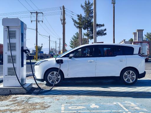 عکس ایستگاه شارژ سازمان حمل‌ و‌ نقل بار و مسافر شهرداری سبزوار