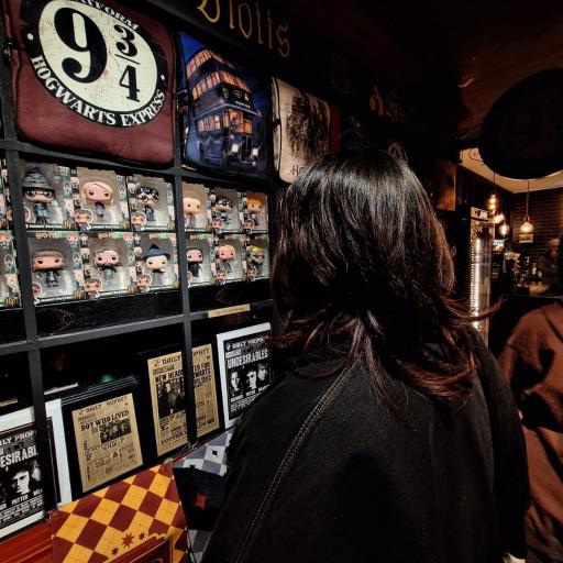 عکس کافه سکوی نه و سه چهارم