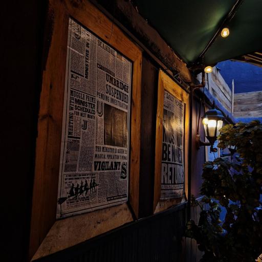 عکس کافه سکوی نه و سه چهارم