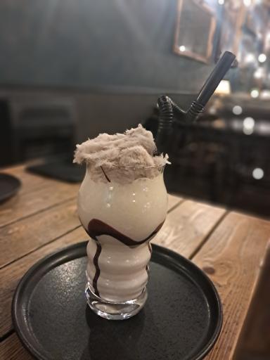 عکس کافه سکوی نه و سه چهارم