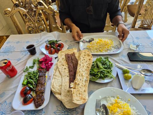 عکس رستوران حاج ابراهیم بخشنده (حقیقت ۲)