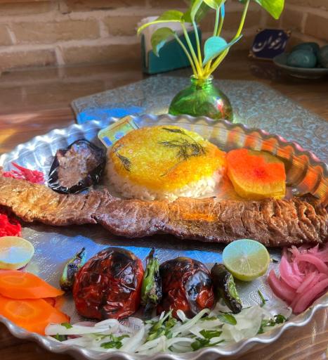 عکس رستوران سنتی خورشید