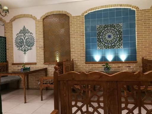 عکس رستوران سنتی خورشید