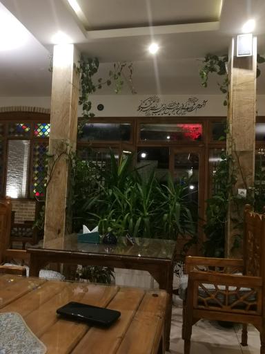 عکس رستوران سنتی خورشید