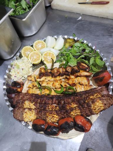 عکس کباب ساطوری بابا میرزا 