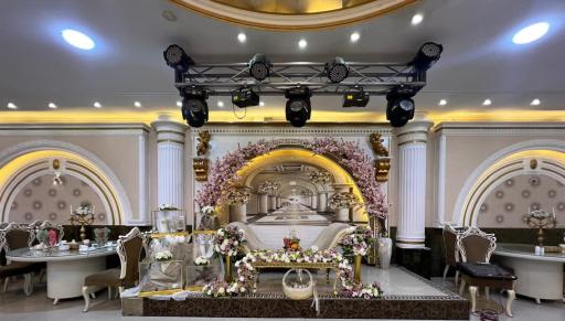 عکس تالار ارغوان طلایی