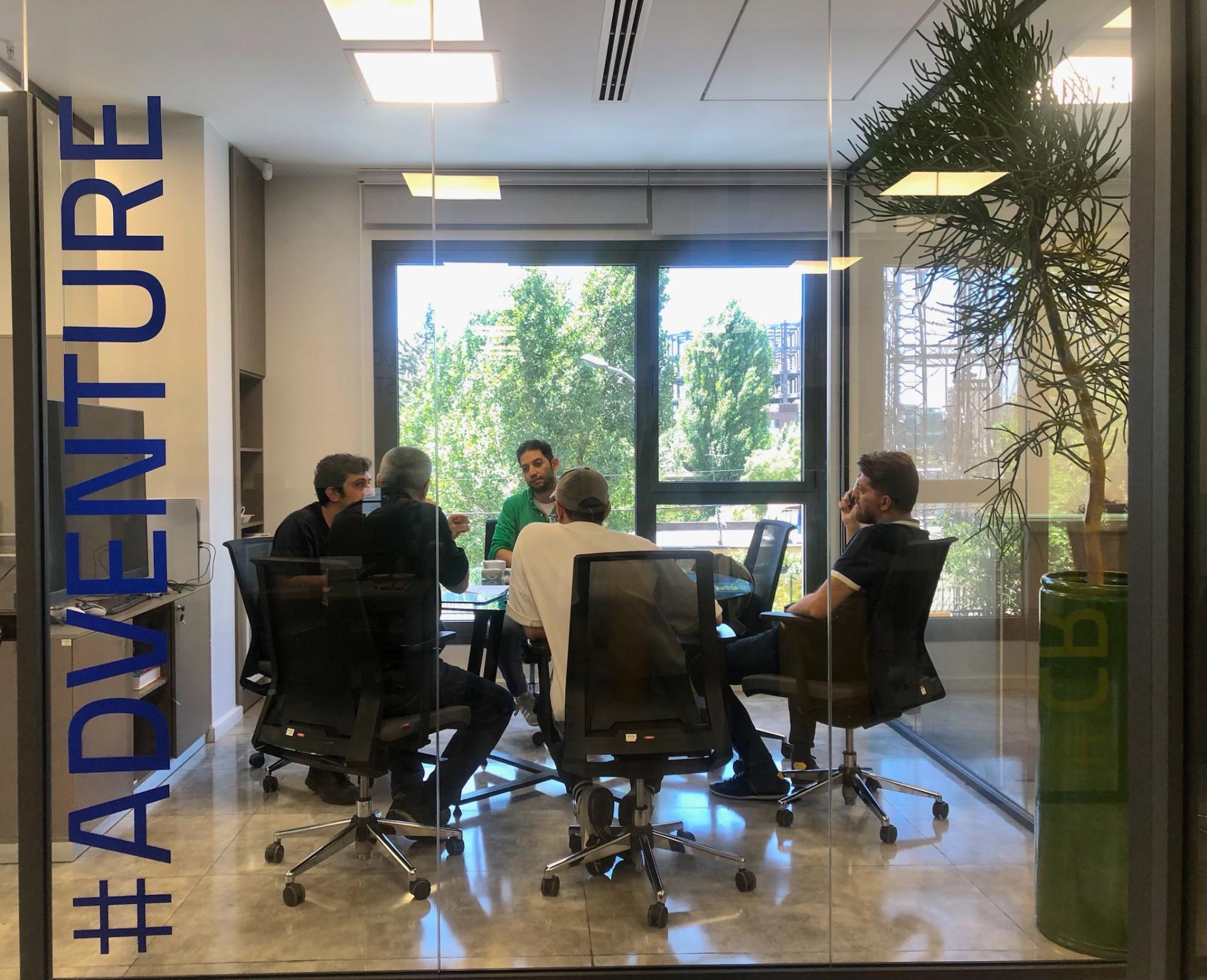 عکس آژانس تبلیغاتی ساروس