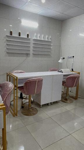 عکس سالن خدمات تخصصی ناخن صورتی