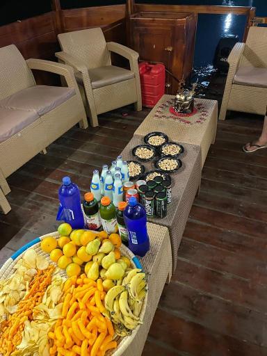 عکس گشت شبانه با آلاچیق شناور