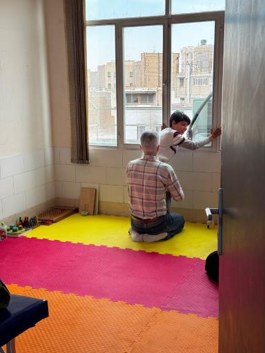 عکس کلینیک کاردرمانی و گفتاردرمانی نورون دکتر اسمعیلی