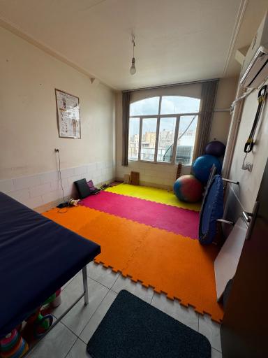 عکس کلینیک کاردرمانی و گفتاردرمانی نورون دکتر اسمعیلی