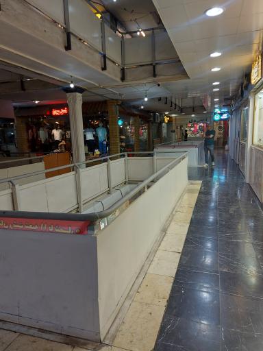 عکس پاساژ بازار بزرگ پله برقی