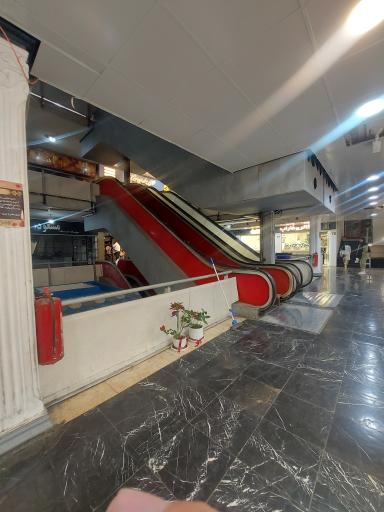 عکس پاساژ بازار بزرگ پله برقی