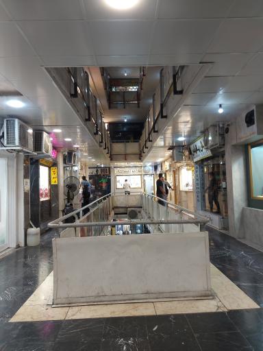 عکس پاساژ بازار بزرگ پله برقی