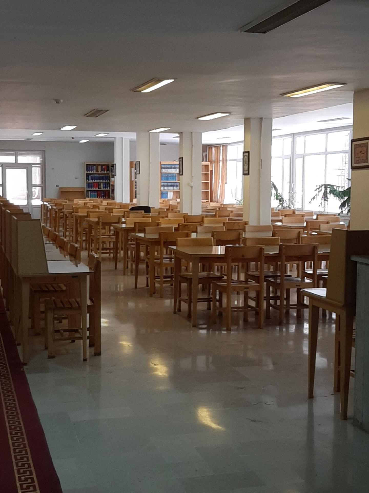 عکس کتابخانه دانشکده حقوق و علوم سیاسی