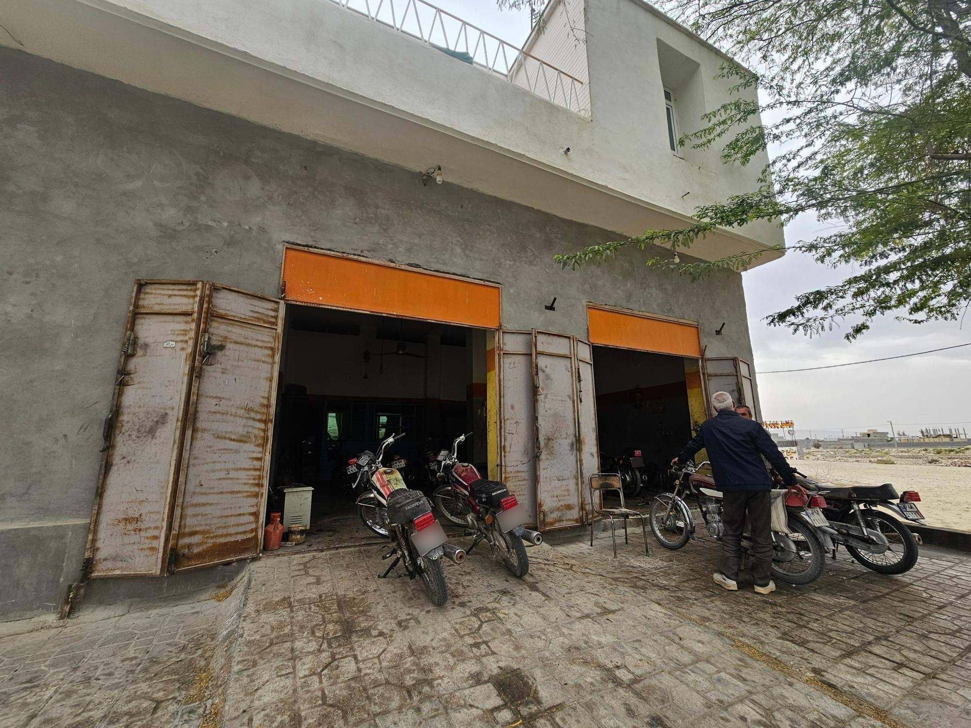 عکس تعمیرگاه موتورسیکلت محمودی