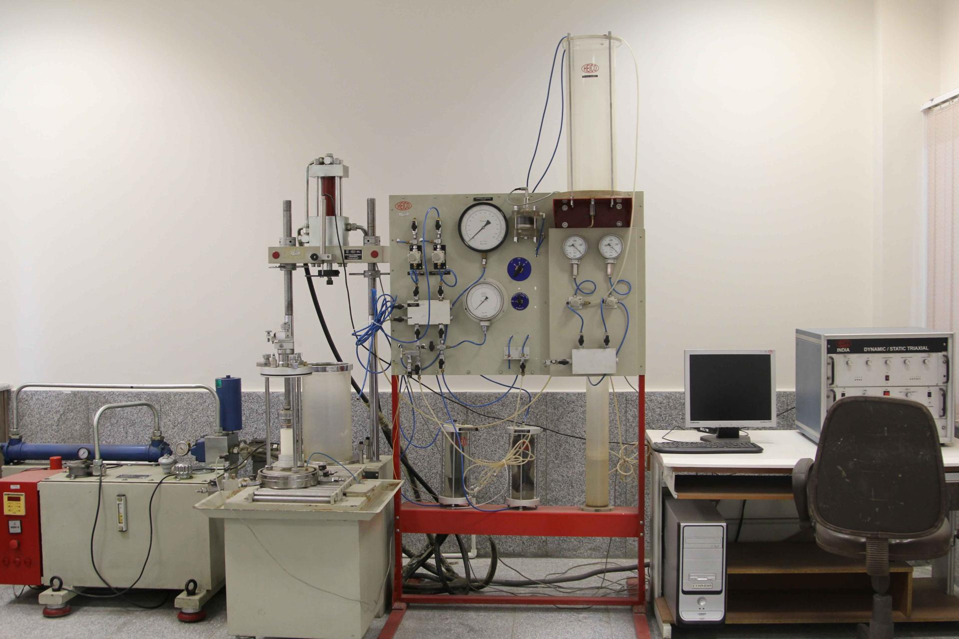 عکس بخش ژئوتکنیک مرکز تحقیقات راه مسکن و شهرسازی 