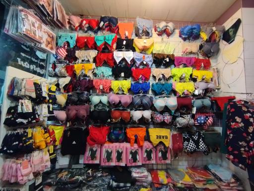 عکس پخش لباس زیر باران