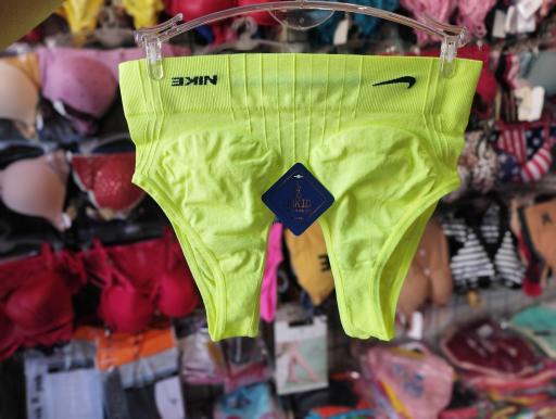 عکس پخش لباس زیر باران