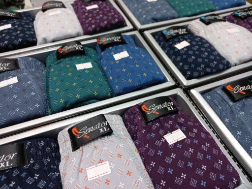 عکس پخش لباس زیر باران