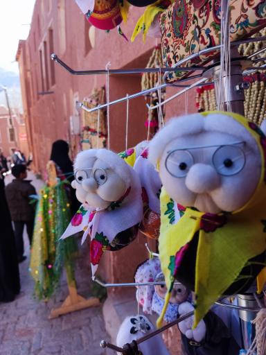 عکس فروشگاه صنایع دستی نزاتون