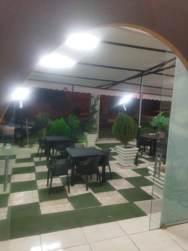 عکس رستوران و بیرون‌ بر توکمی