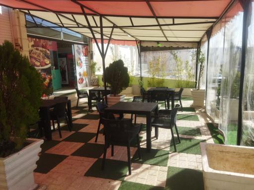 عکس رستوران و بیرون‌ بر توکمی