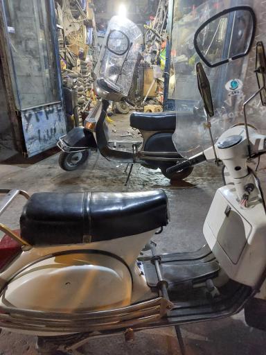 عکس تعمیرگاه یدک وسپا