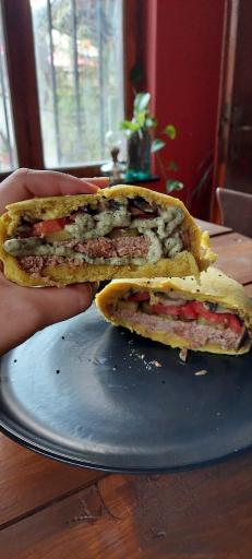 عکس کافه گیاهی (وگان) ریشه