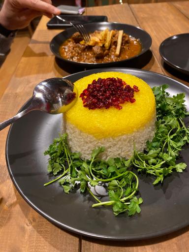 عکس کافه گیاهی وگان ریشه