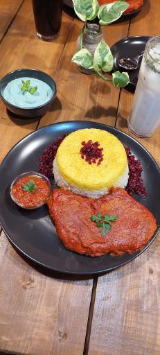 عکس کافه گیاهی وگان ریشه