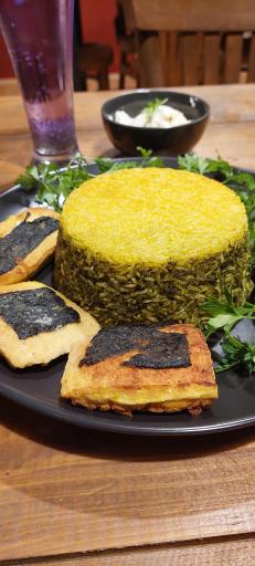 عکس کافه گیاهی وگان ریشه