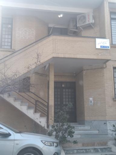 دکتر آتنا خسروی 