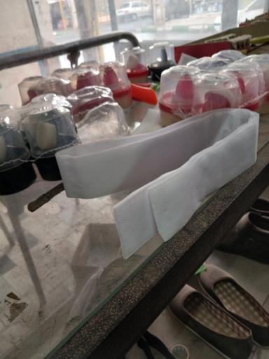 عکس تعمیرات کفش نادری