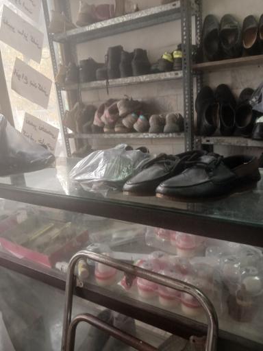 عکس تعمیرات کفش نادری