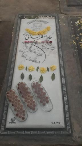 عکس آرامگاه حاج صفر خدائی خلیل اباد