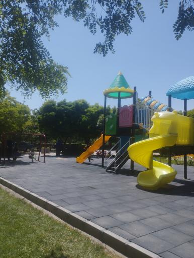 عکس زمین بازی کودکان