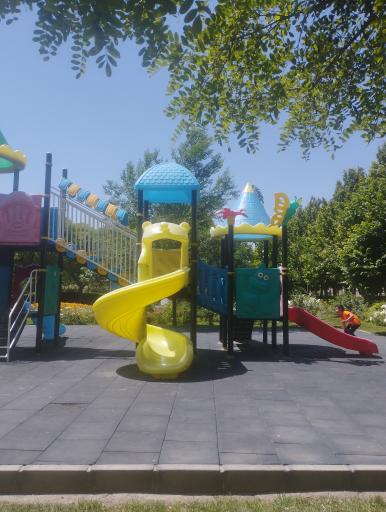 عکس زمین بازی کودکان