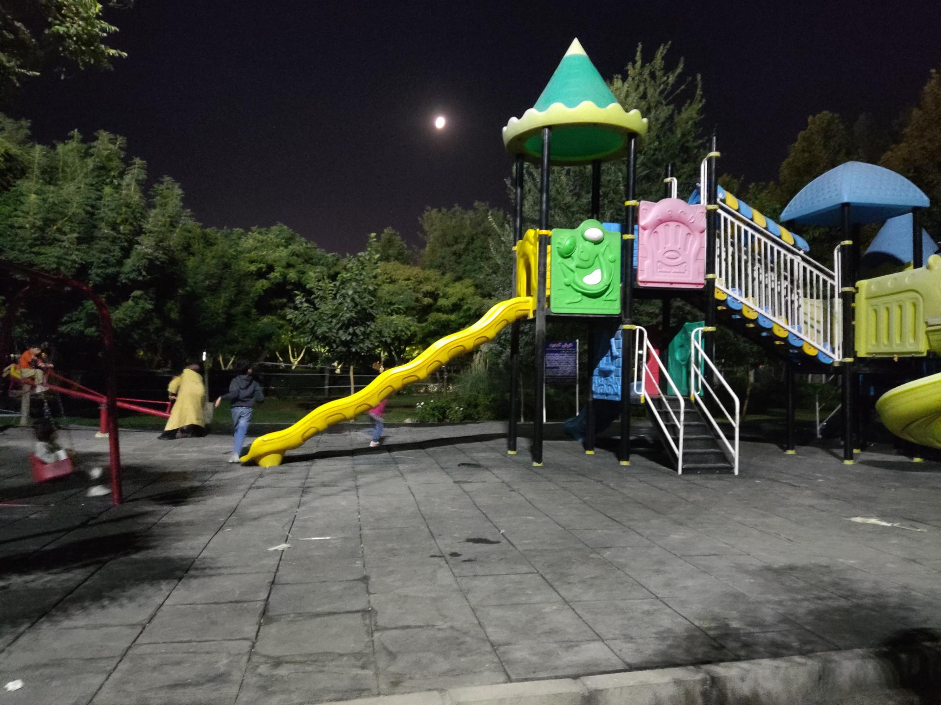 عکس زمین بازی کودکان